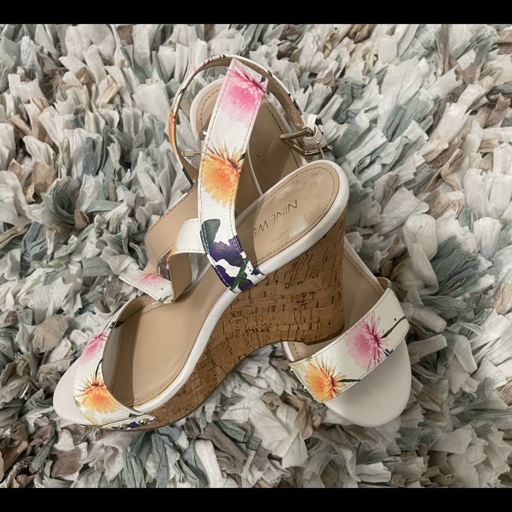 Shoes - Picture 3 of 4